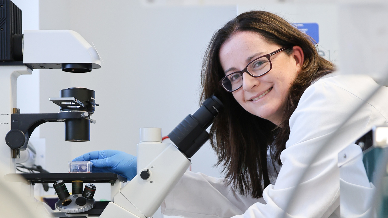 Dr Catherine Carmichael in the lab at Hudson Institute