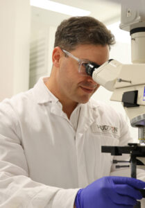 Dr Robert Galinsky in the lab at Hudson Institute